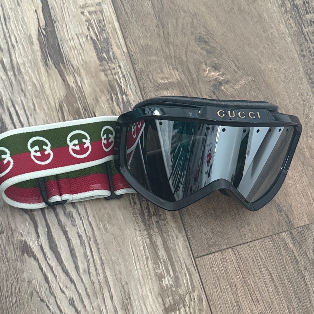 Gucci Black Goggles with Green and Red GG Strap